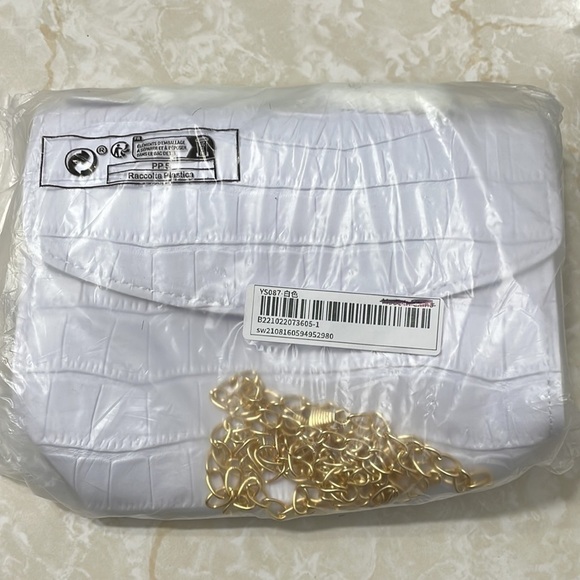 White Vegan Croc Fur Handle Statement Hand Bag - Picture 5 of 14